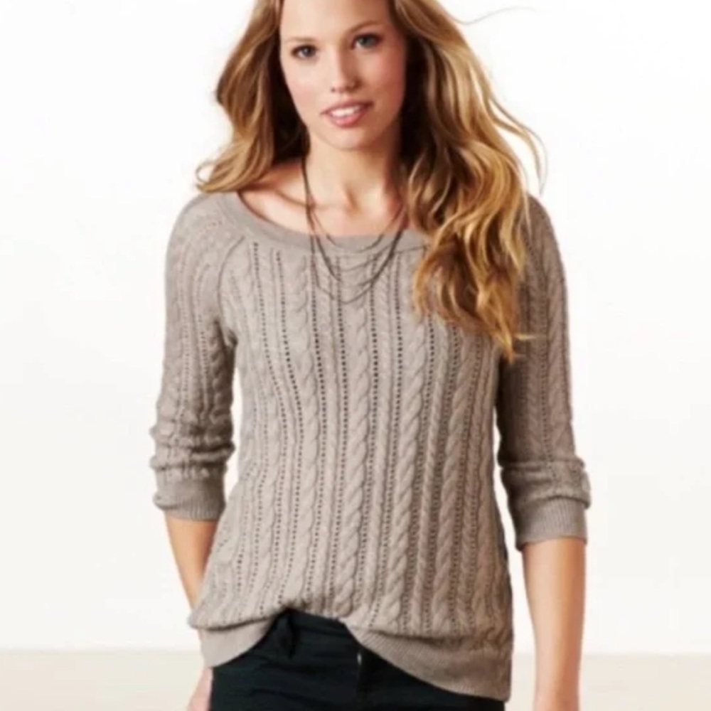 American Eagle Outfitters quarter sleeve coral/pink knit sweater size XS